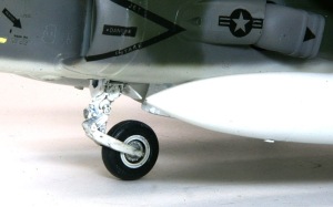 AV-8Bハリアー2　脚などをウオッシング