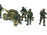キットにはフル装備の歩兵(砲兵)のフィギュアが5体付属します。ヘルメットのあご紐がエッチングパーツなのがプレミアムなのでしょうか。