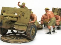 タミヤ同様に半裸のフィギュアが付属します。この砲を扱う兵士たちはみな裸だったかの誤解を与えそうです(笑)。