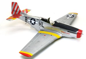 P-51Dマスタング4　デカール貼り