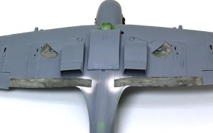 スピットファイアMk.9c　機体下面のマスキング