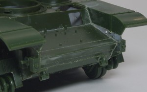 ソビエト重戦車・T-35　車体前部の組立て