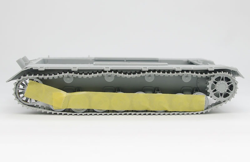 履帯は縮むので1週間ははめておく