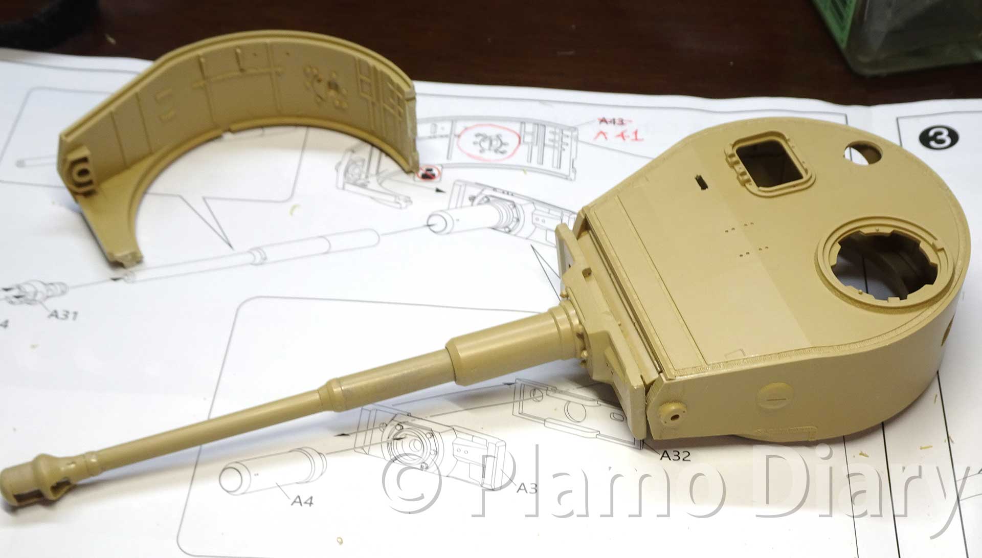 砲塔の組み立て