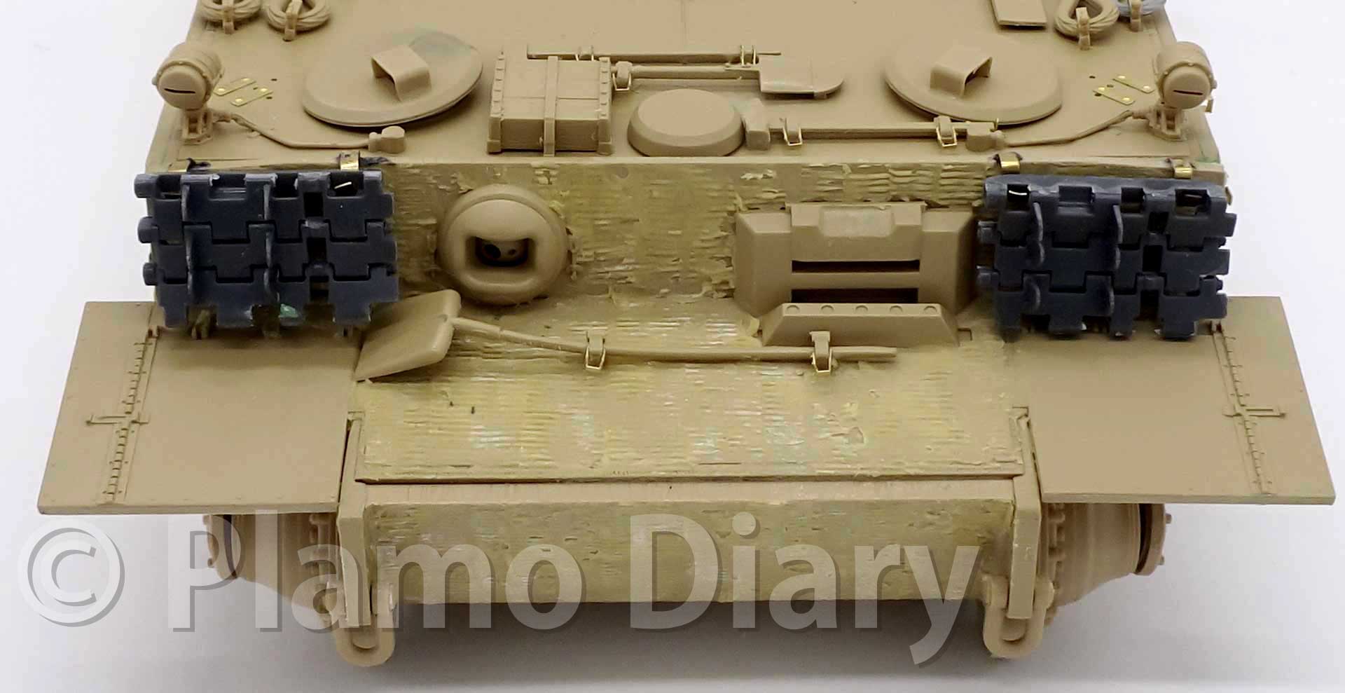 前面装甲板の予備履帯