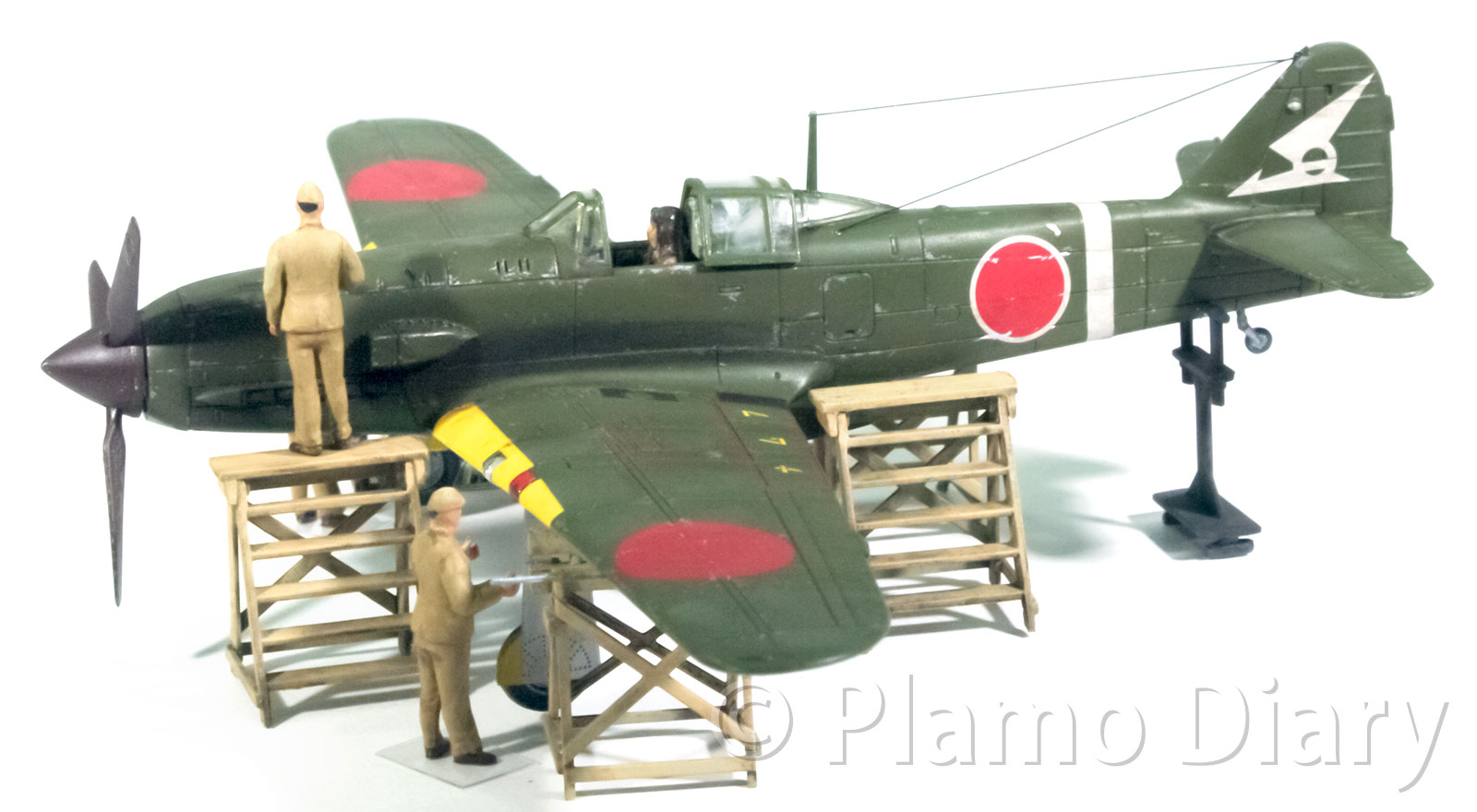 日本陸軍・三式戦闘機飛燕2型改涙滴風防 1/72 アオシマ