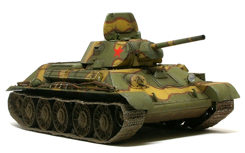 ソ連軍の主力戦車のT-34のスターリングラード・トラクター工場(STZ)製です。結構マニアックな車輌ですよね。