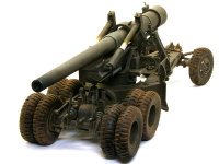 口径155mm、口径長45(約7m)の砲身はアルミ製でライフリングも刻まれています。その大きな砲身は迫力満点です。