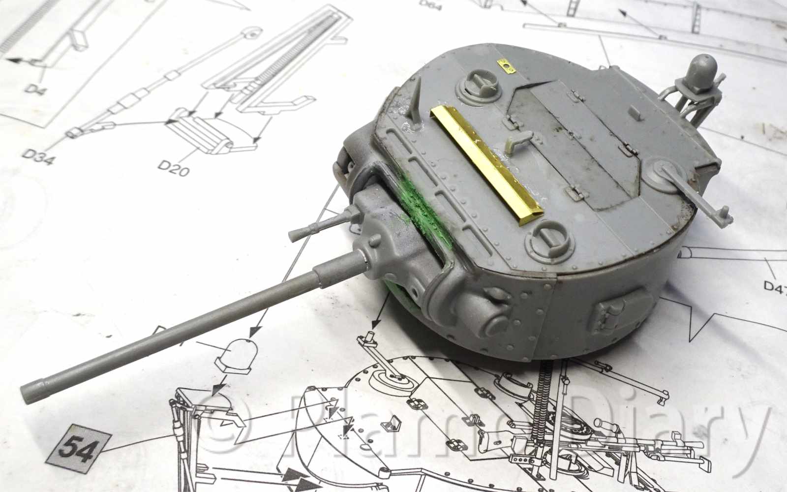 砲塔天板の組み立て