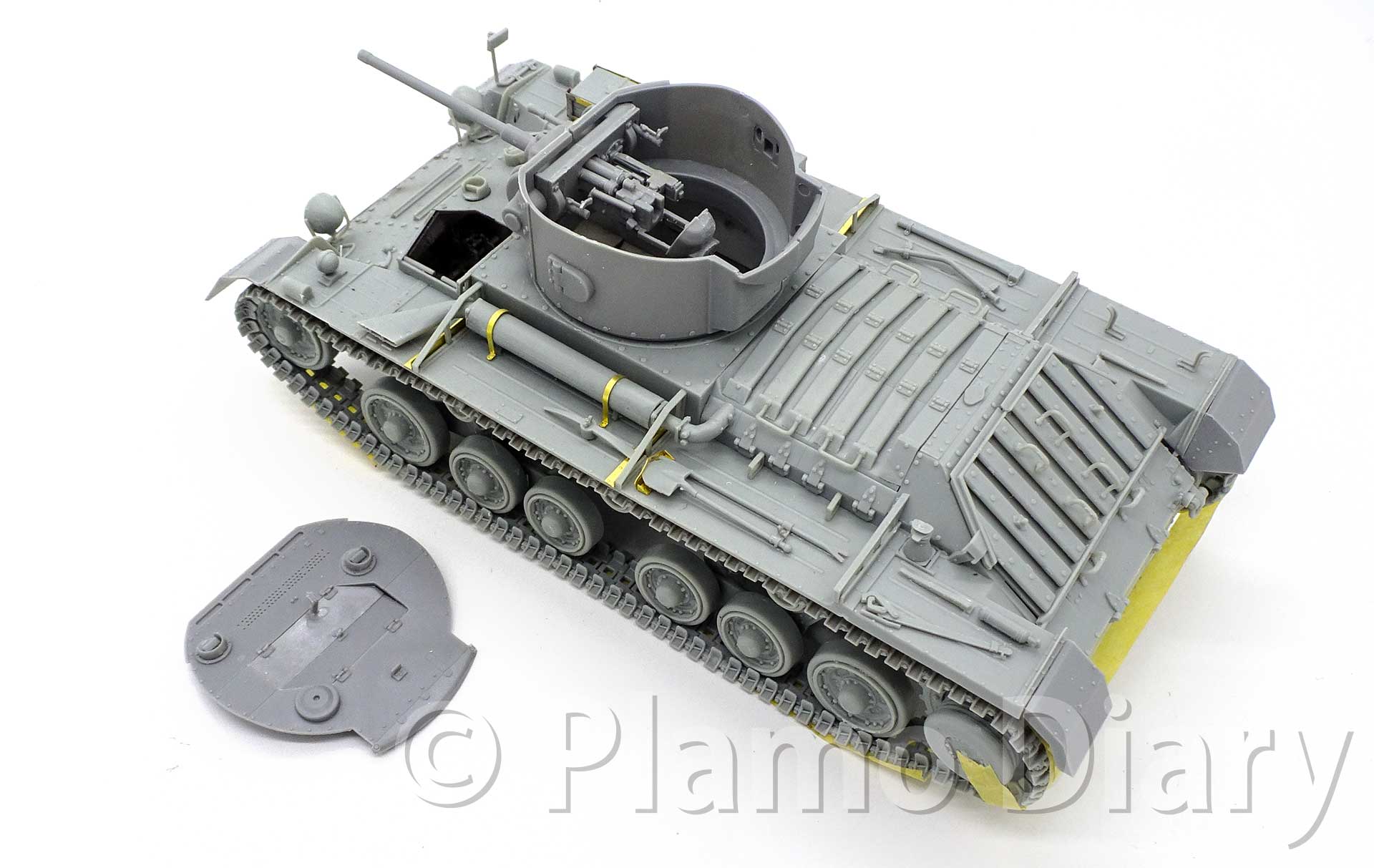 砲塔内部の組み立て